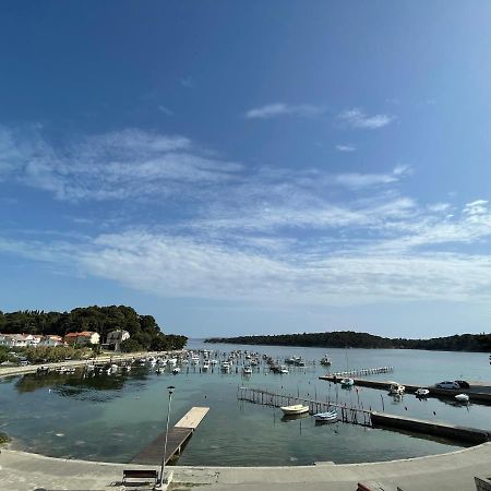 Apartmani Ruzarija Rab Town Bagian luar foto