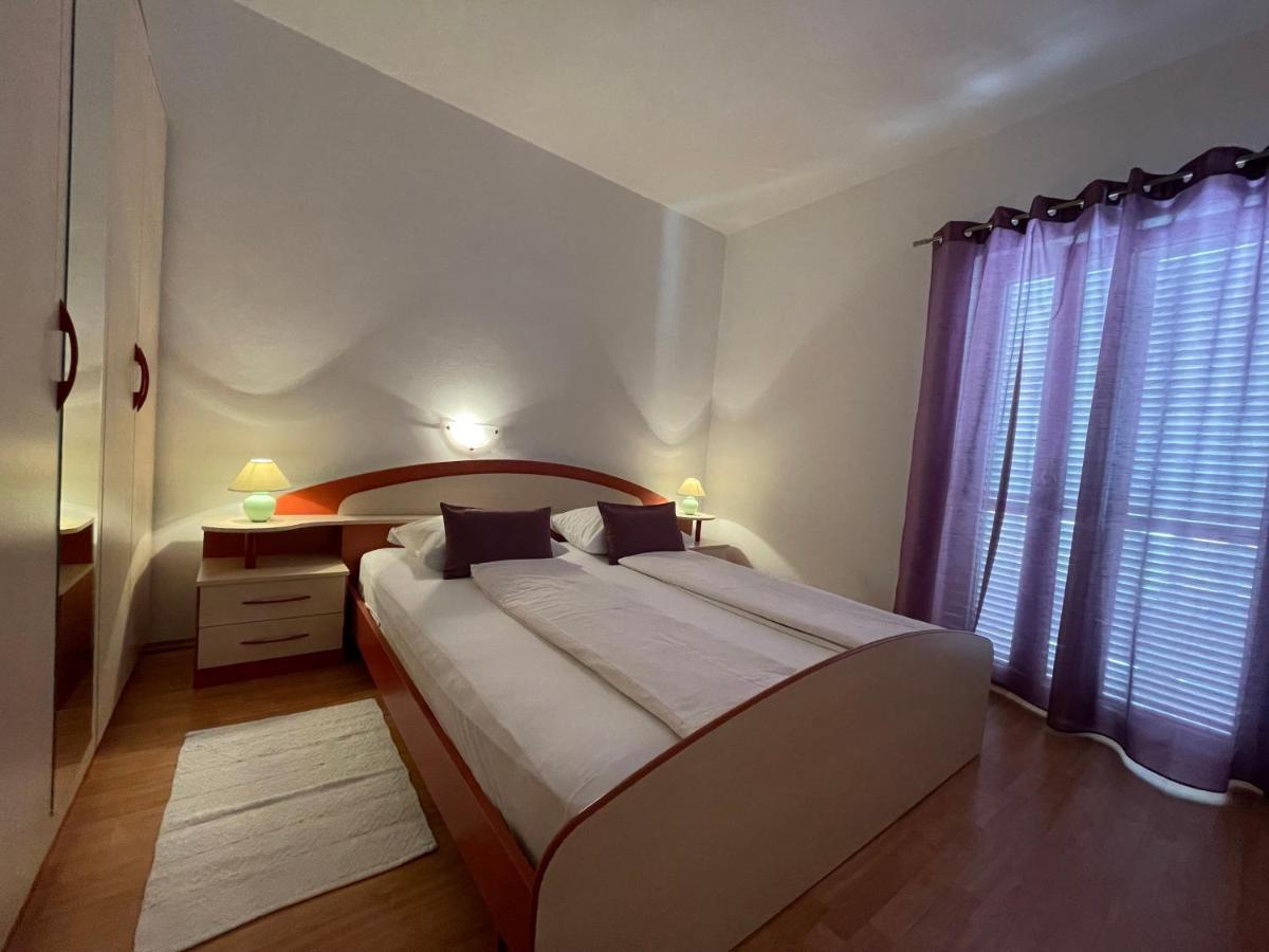 Apartmani Ruzarija Rab Town Bagian luar foto