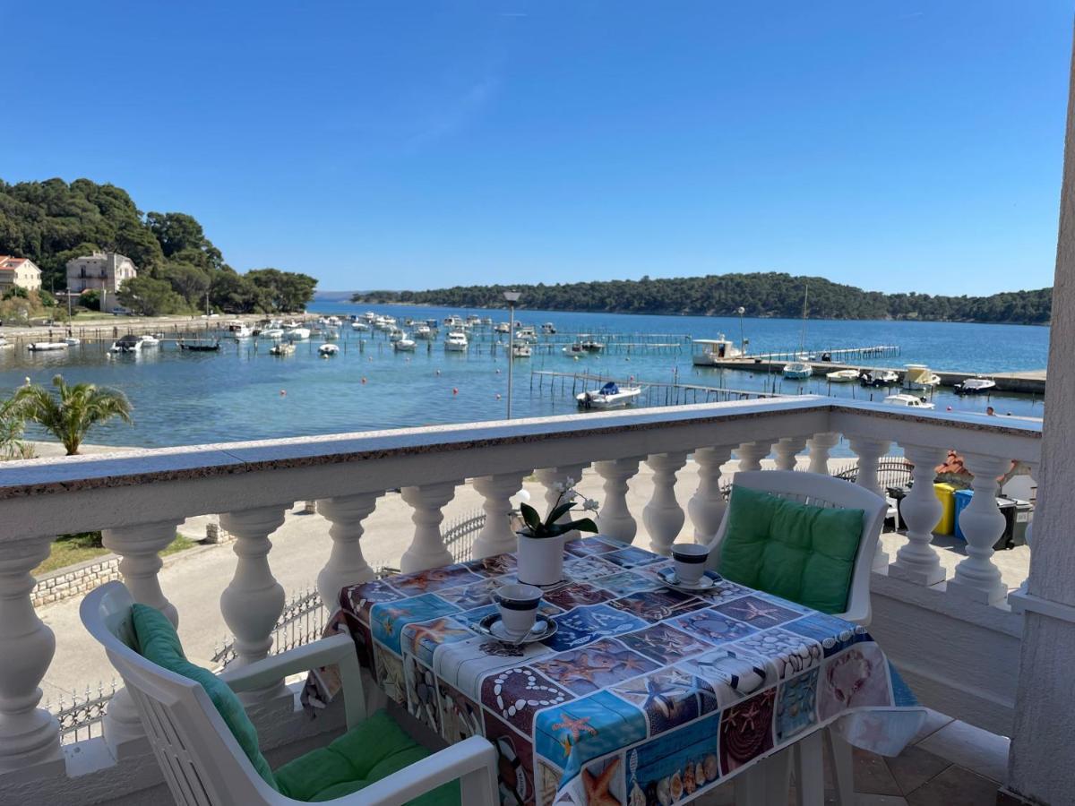 Apartmani Ruzarija Rab Town Bagian luar foto