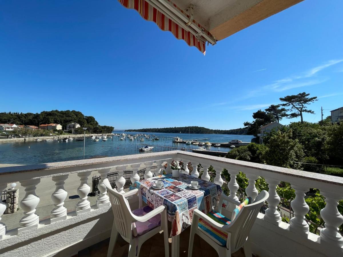 Apartmani Ruzarija Rab Town Bagian luar foto