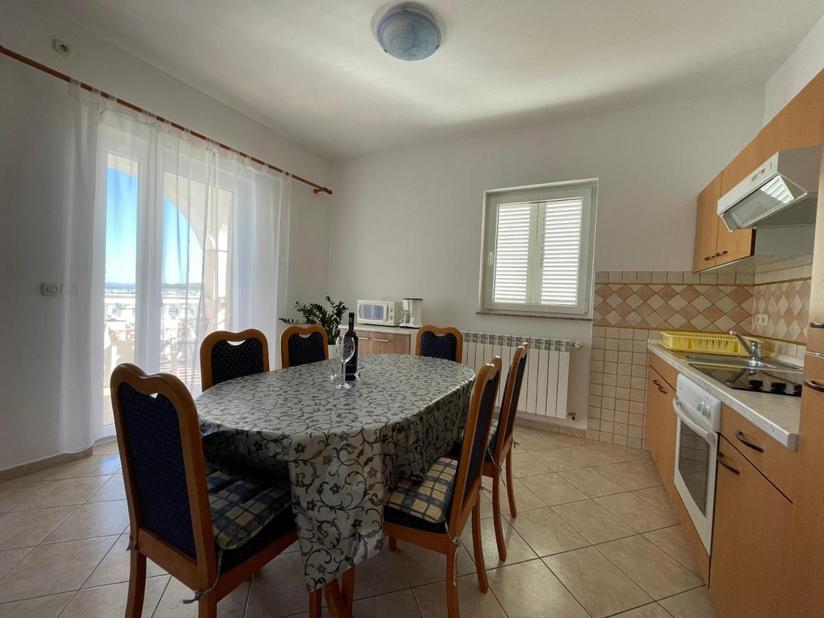 Apartmani Ruzarija Rab Town Bagian luar foto