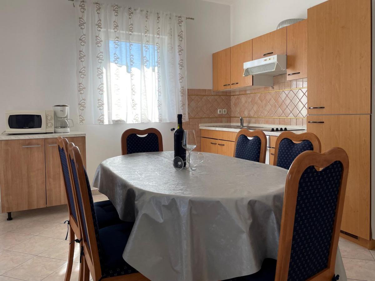 Apartmani Ruzarija Rab Town Bagian luar foto