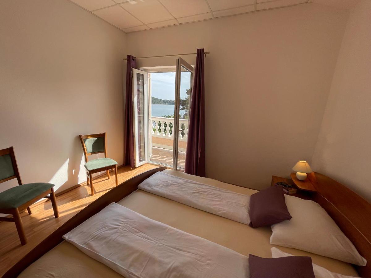 Apartmani Ruzarija Rab Town Bagian luar foto